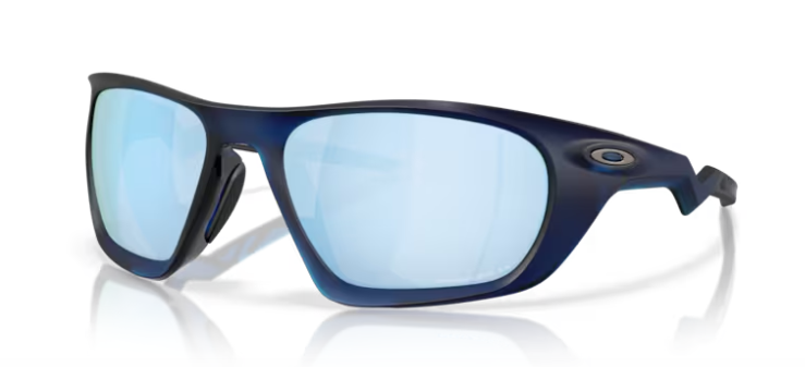 משקפי שמש של אוקלי 0OO9431 - Lateralis 943103 - Matte transparent blue 60-19 126